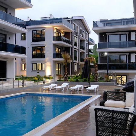 Flower City Suits Aparthotel Ялова Екстериор снимка