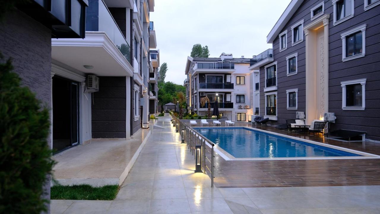 Flower City Suits Aparthotel Ялова Екстериор снимка