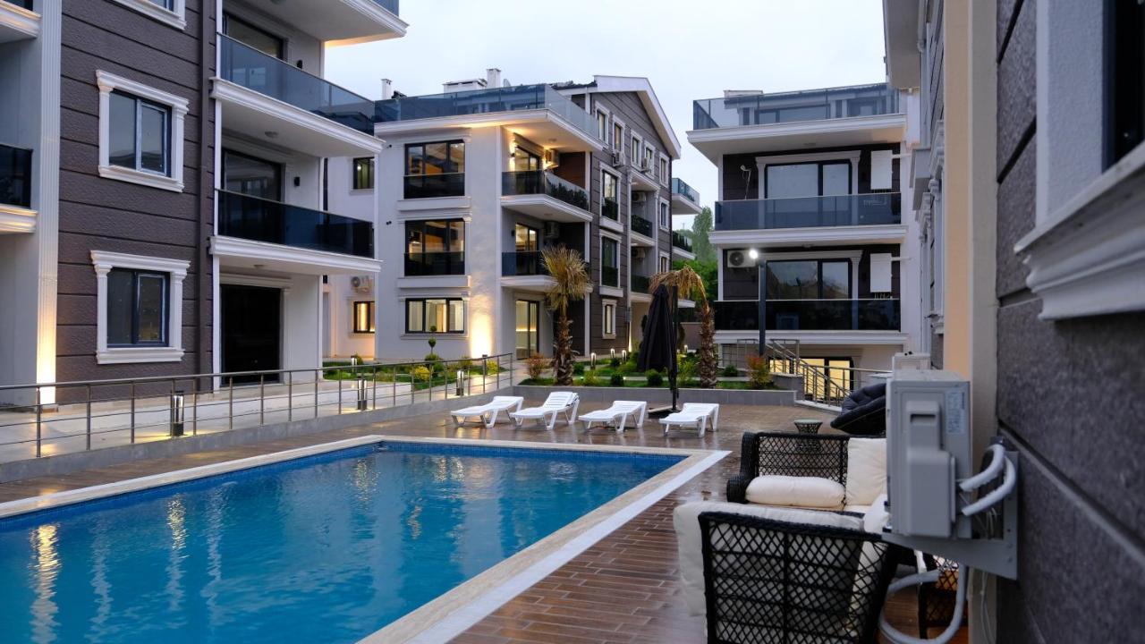 Flower City Suits Aparthotel Ялова Екстериор снимка