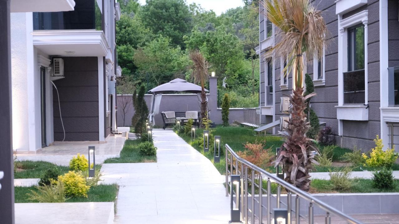 Flower City Suits Aparthotel Ялова Екстериор снимка