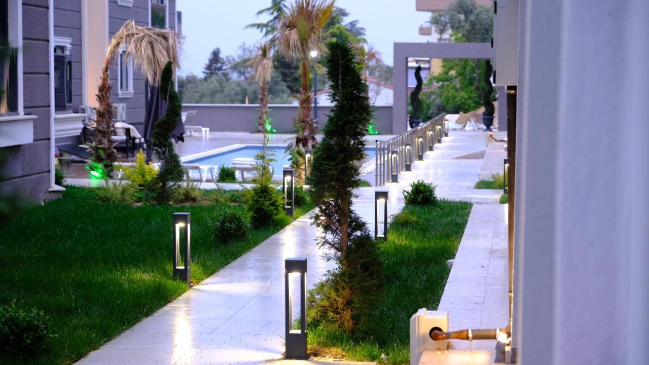 Flower City Suits Aparthotel Ялова Екстериор снимка