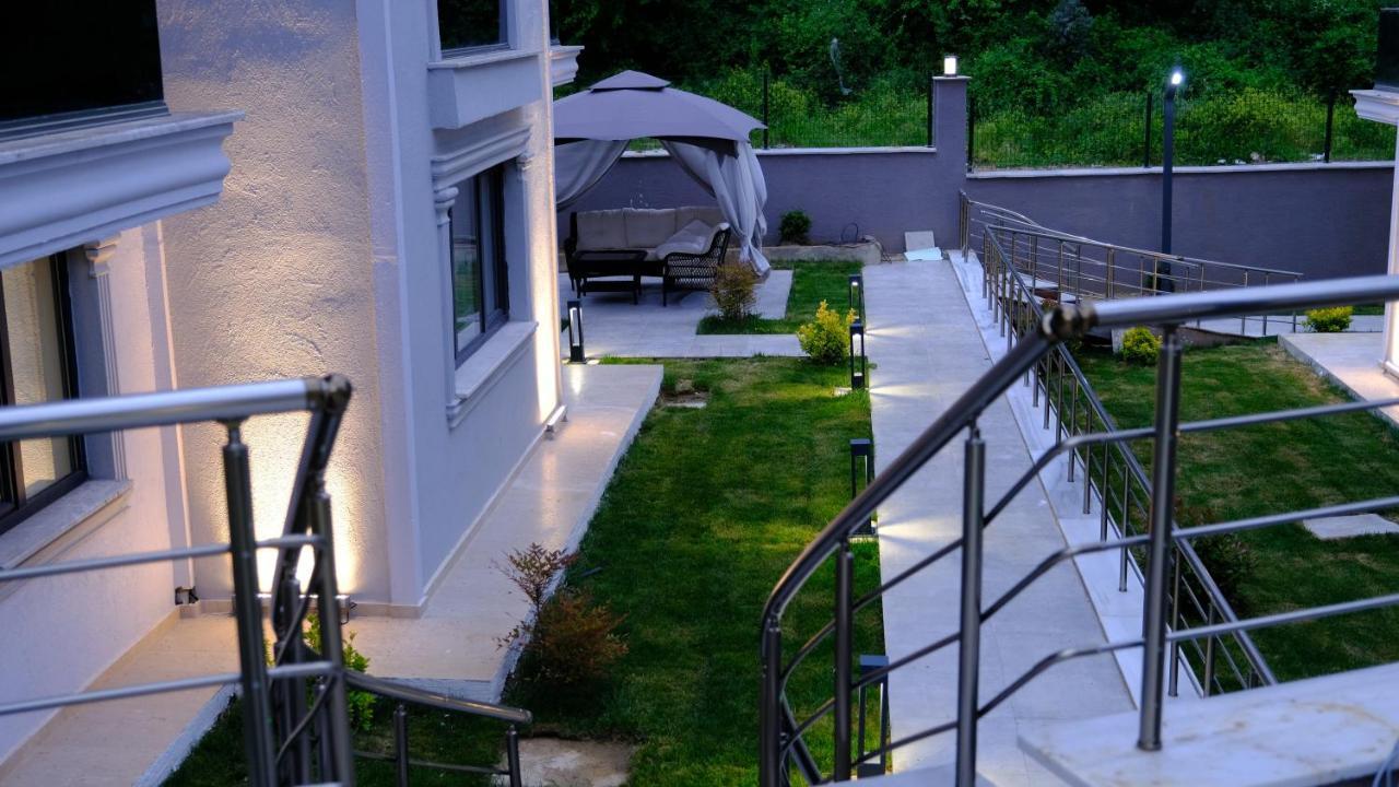 Flower City Suits Aparthotel Ялова Екстериор снимка